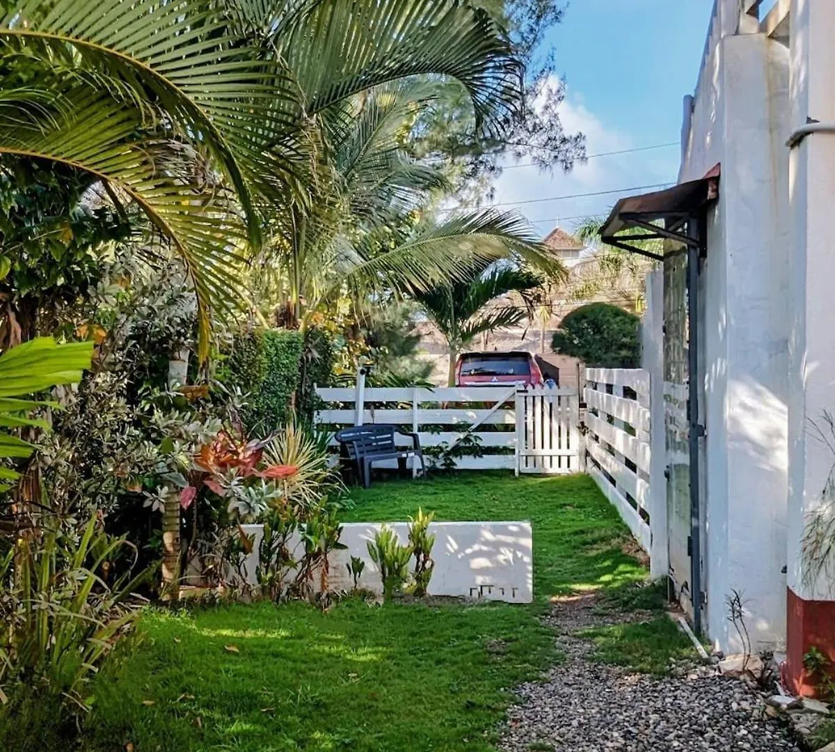Apartamento Vista Azul- Cozy Ground Floor Retreat Port Antonio